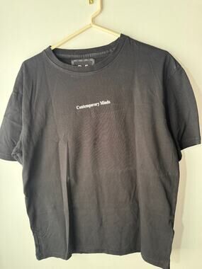 D&F Ricky Singh Contemporary Minds Graphic T‑Shirt Black Relaxed Fit Size L